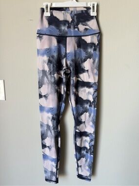 ALO Yoga Women's High-Rise Abstract Print Leggings in Blue, Gray & White